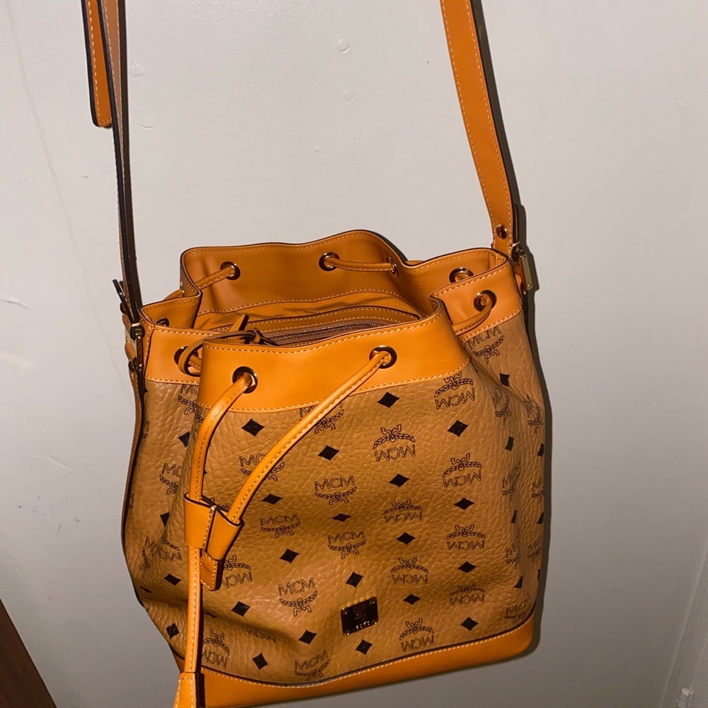 Mcm bucket bag